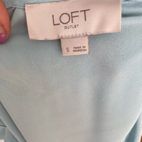 Loft light blue sleeveless blouse size small - Picture 2 of 4